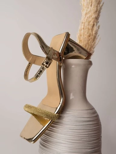Stylestry Women & Girls Glamorous Wide Fit block heeled sandal in golden metallic