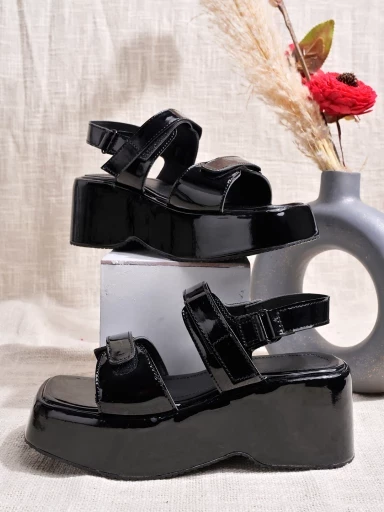 Stylestry Comfortable  & Sporty Black Sandals For Women & Girls