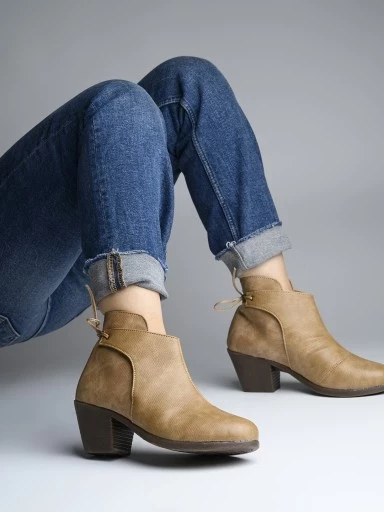 Stylestry Womens & Girls Beige Solid Heeled Boots