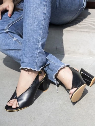 Stylestry Women & Girls Black Solid Block Heels