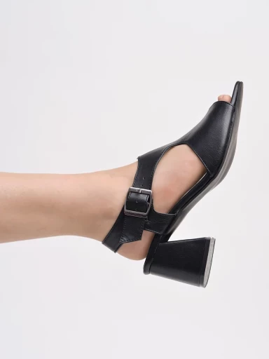 Stylestry Solid Pointed Toe Black Pumps For Women & Girls