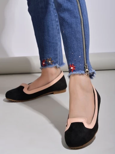 Share 123+ designer flat sandals sale latest