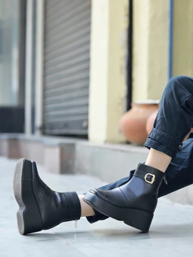 Stylestry Smart Casual Black Boots For Women & Girls
