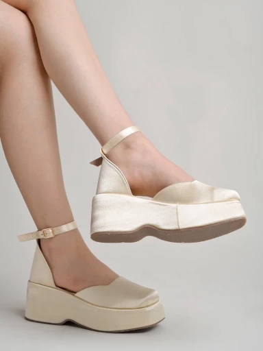 Stylestry Stylish Golden Chic Pumps For Women & Girls