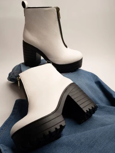 Shoetopia Womens & Girls White Solid Zipper Heeled Boots