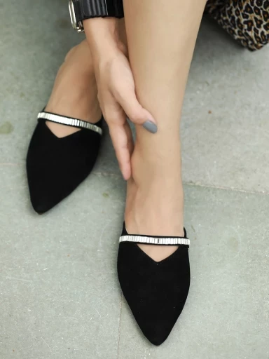 Stylestry Classy Black Flat Mules For Women & Girls