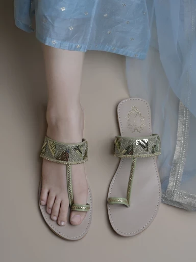 Stylestry Elegant Ethnic Green Kolhapuri Flats For Women & Girls