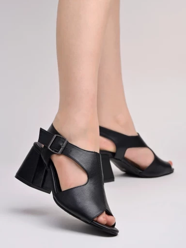 Stylestry Solid Pointed Toe Black Pumps For Women & Girls