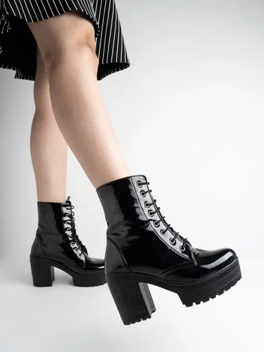 Stylestry Women & Girls Lace Up Block Heeled Western Black Boots