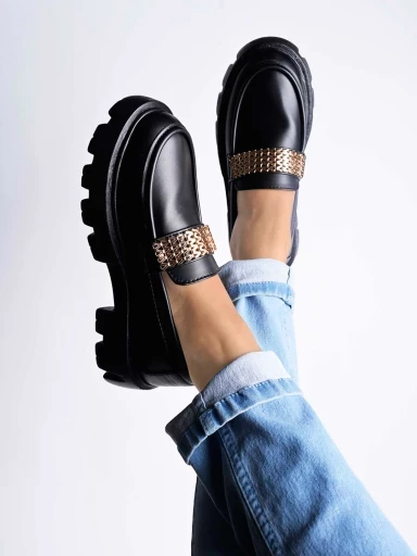 Stylestry Smart Casual Chain Detailed Black Loafers For Women & Girls
