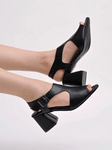 Stylestry Solid Pointed Toe Black Pumps For Women & Girls