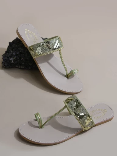 Stylestry Elegant Ethnic Green Kolhapuri Flats For Women & Girls