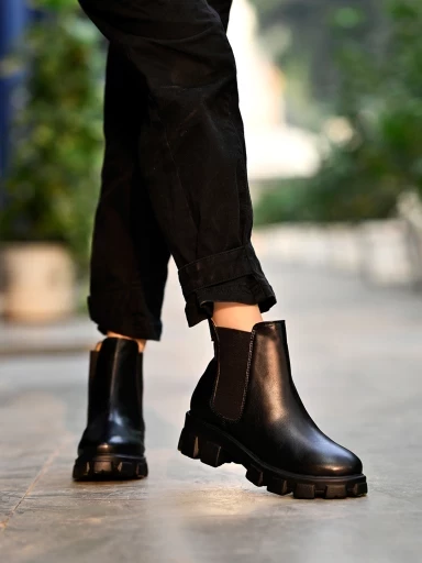 Stylestry Smart Casual Black Chelsea Boots For Women & Girls