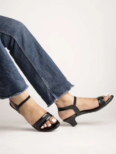 Shoetopia Womens & Girls Black Embellished Kitten Heels