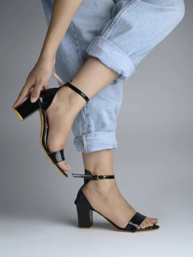 Shoetopia Womens & Girls Black Woven Design Block Heels Sandals